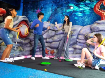 SkipArrr's indoor mini golf Clifton Hill Niagara Falls.