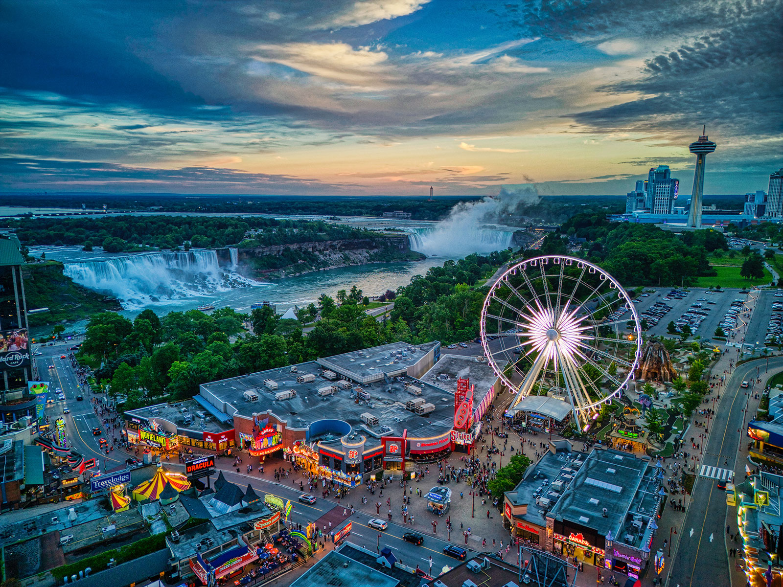 Clifton Hill The Best Street To Walk In Niagara Falls Niagara 