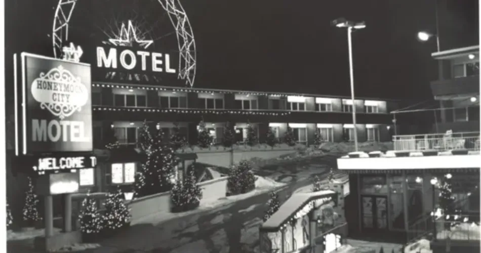 Old black and white photo of the Honeymoon City Hotel