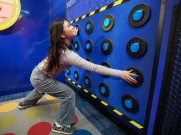 Fun House Button Blast on Clifton Hill