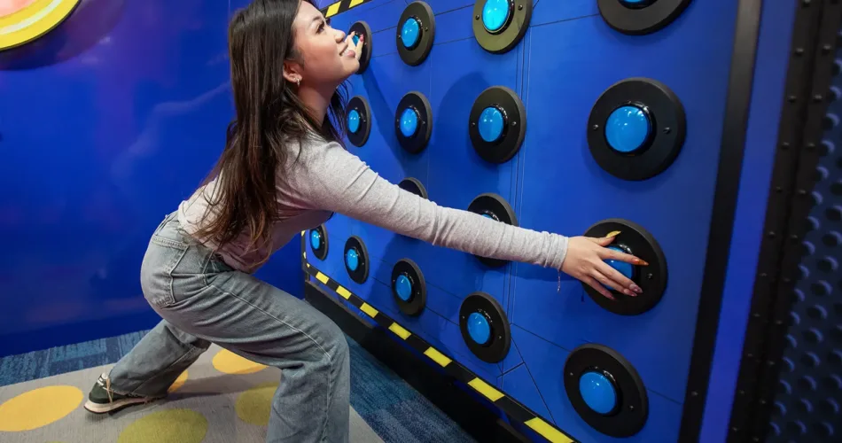 Fun House Button Blast on Clifton Hill